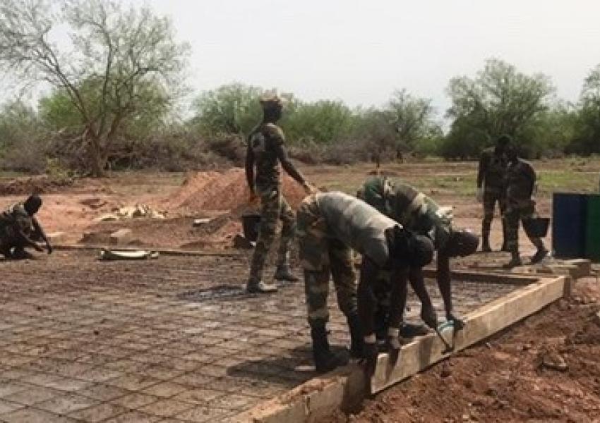 Cérémonie de pose de 1ère pierre du camp militaire de Goudiry