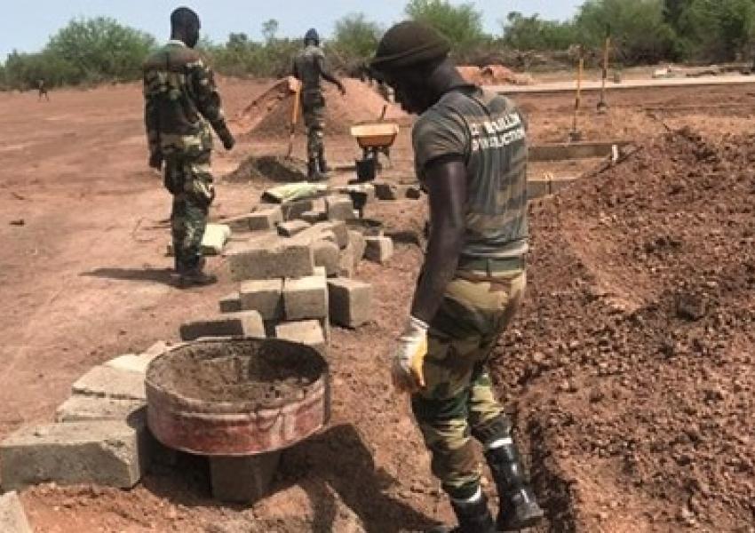 Cérémonie de pose de 1ère pierre du camp militaire de Goudiry